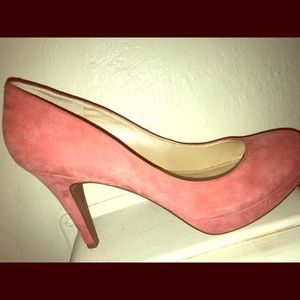 Size 10 Marc Fisher pink pumps. Only worn once.